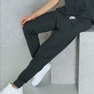 Nike Women’s Gym Classic Sweatpants / Joggers